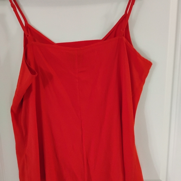 Elegant strap tank top - Picture 3 of 3